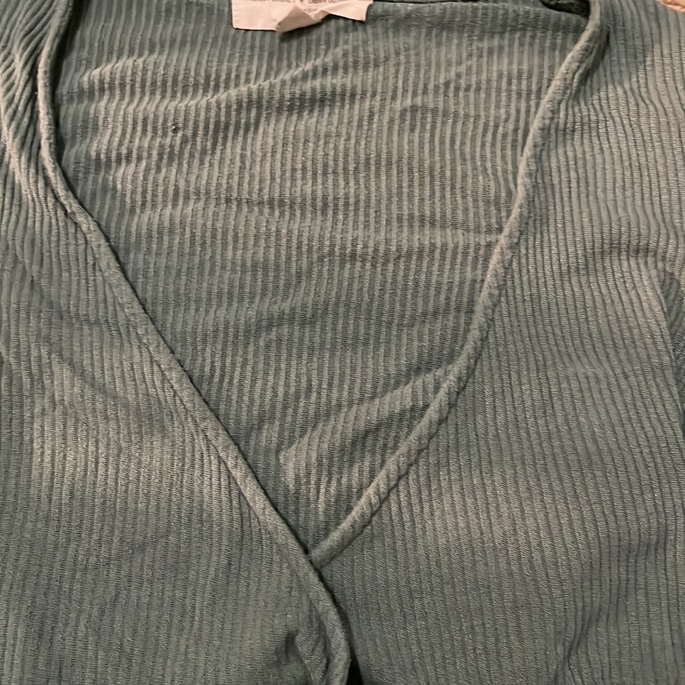 crop top - Picture 4 of 4